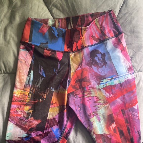 S Multi-Color Athletic Capri | Nina B. Roze | Heart Butt Legging - Picture 3 of 5